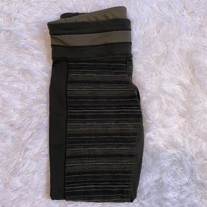 𝙻𝚞𝚕𝚞𝚕𝚎𝚖𝚘𝚗 𝙿𝚊𝚗𝚝𝚜